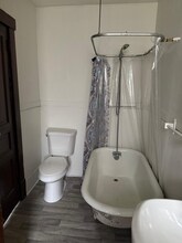 447 E Silver St in Sharon, PA - Foto de edificio - Building Photo