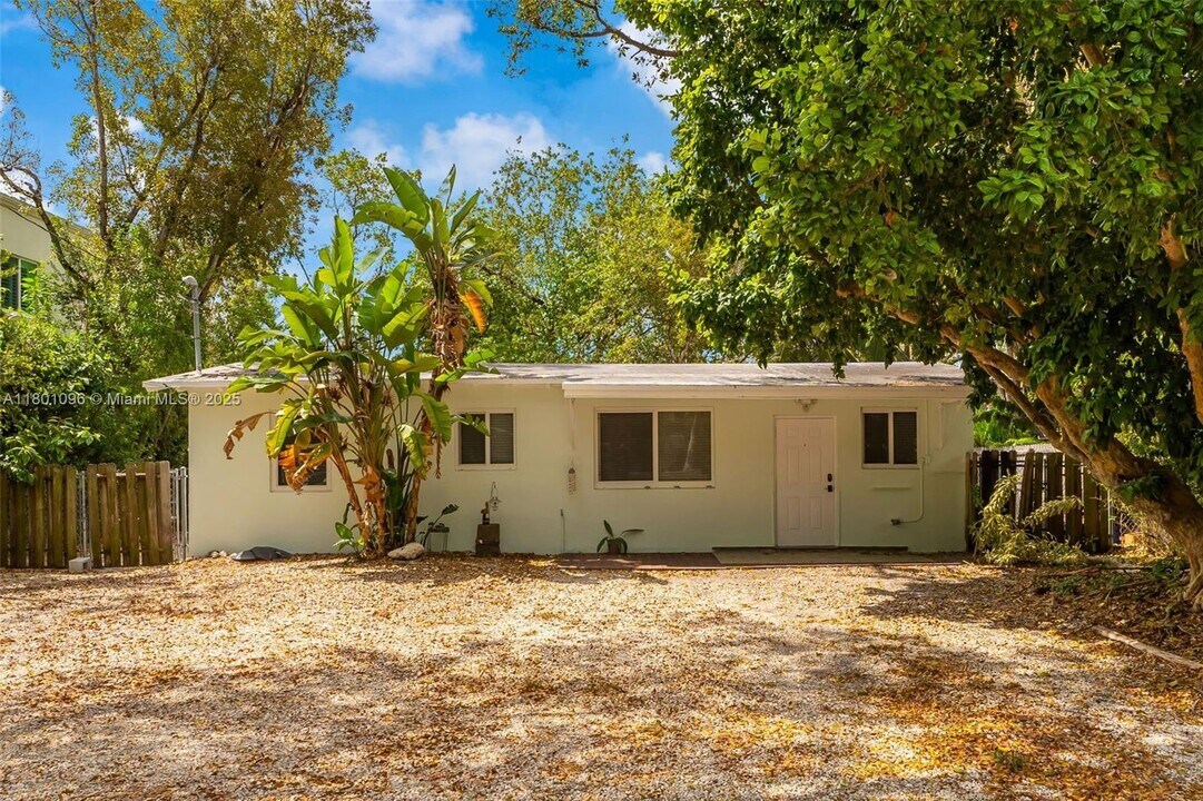7 Coral Dr in Key Largo, FL - Building Photo
