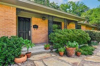 10417 Coppedge Ln in Dallas, TX - Building Photo - Building Photo