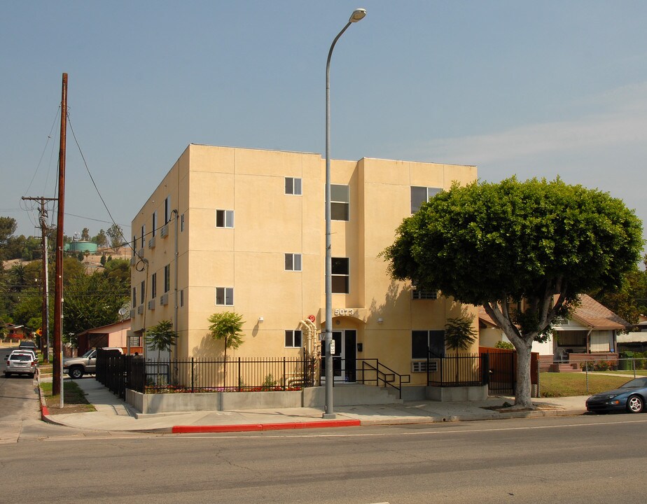 5073 Huntington Dr N in Los Angeles, CA - Foto de edificio