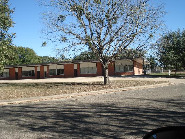 Columbus Village Apartments in Hearne, TX - Building Photo