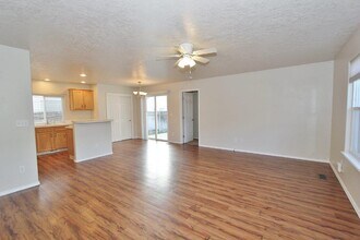 3240 W Wave Dr in Meridian, ID - Building Photo - Building Photo