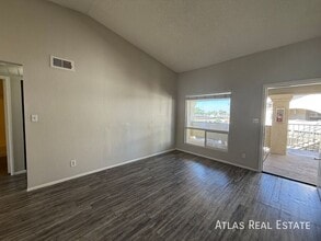 465 W Ivyglen St in Mesa, AZ - Foto de edificio - Building Photo