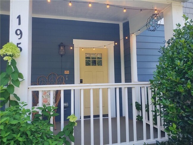 195 Laurel Ave SW in Atlanta, GA - Building Photo - Building Photo
