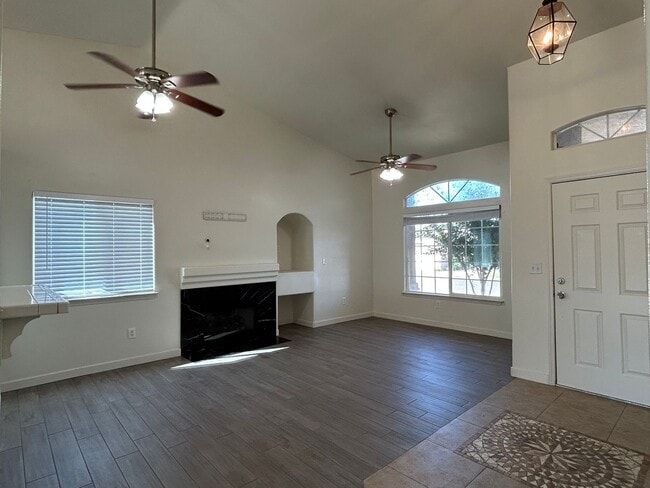 111 Buck Run Dr in Oroville, CA - Foto de edificio - Building Photo