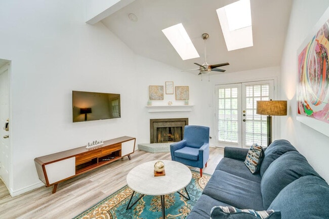 85 Phoenix Dr in Dallas, TX - Building Photo - Building Photo