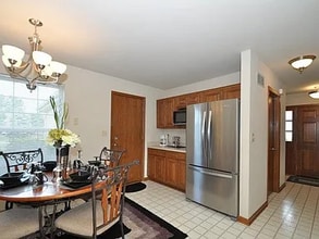 W264N2044 Deer Haven Ct in Pewaukee, WI - Building Photo - Building Photo