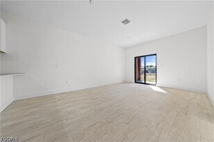 2220 Kenneth Ave S in Lehigh Acres, FL - Building Photo