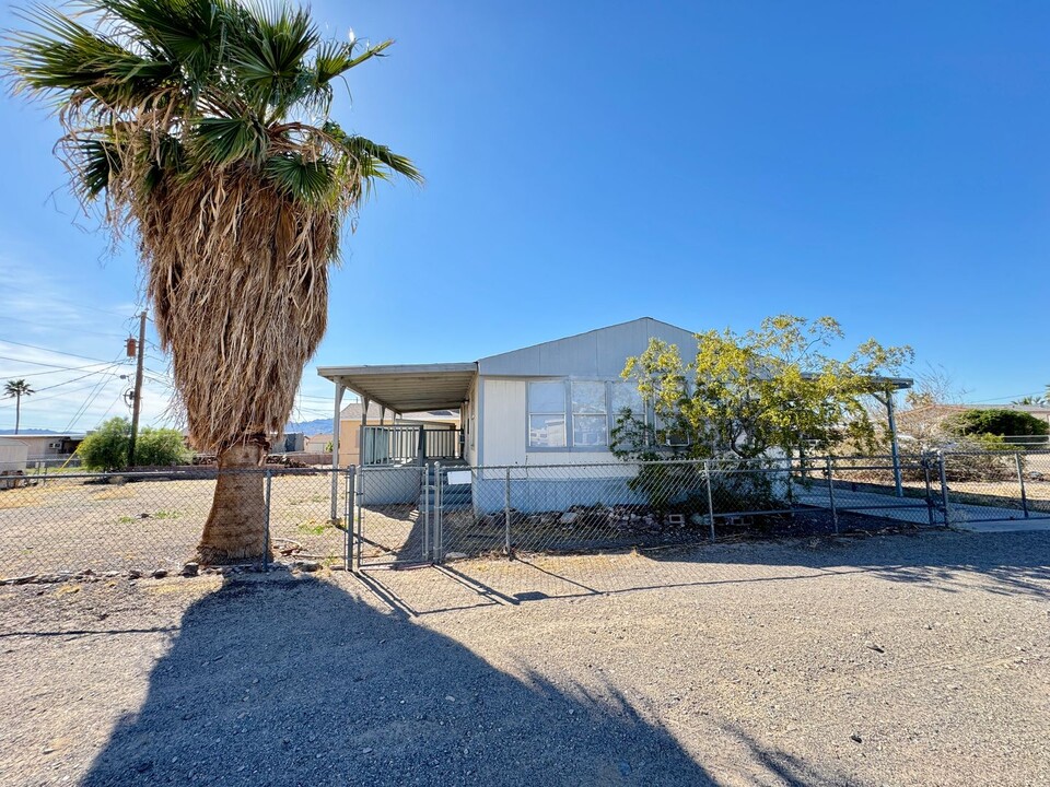 1598 La Paz Way in Fort Mohave, AZ - Building Photo