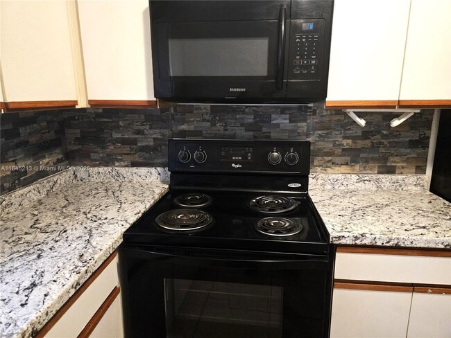 4160 NW 21st St in Lauderhill, FL - Building Photo - Building Photo