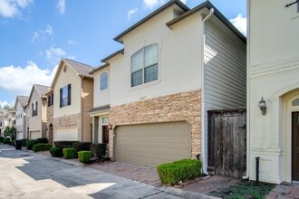 9147 Lago Crest Dr in Houston, TX - Building Photo - Building Photo