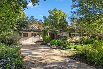 3210 Bruce Dr in Austin, TX - Building Photo - Building Photo