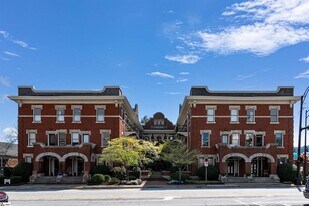400 E Washington St in Greenville, SC - Building Photo