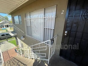 860 W 50th Pl in Los Angeles, CA - Building Photo - Building Photo