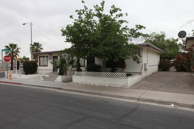 2416 Sunrise Ave in Las Vegas, NV - Building Photo - Building Photo