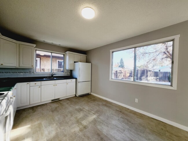 8703-8727 27 Ave NW in Edmonton, AB - Building Photo - Building Photo