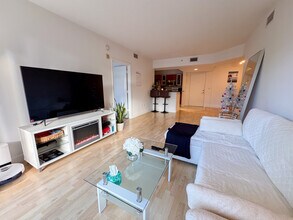 18800 NE 29th Ave, Unit 324 in Miami, FL - Building Photo - Building Photo