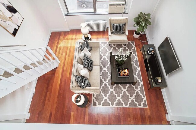 235 E 14th St, Unit B1 in New York, NY - Building Photo - Building Photo