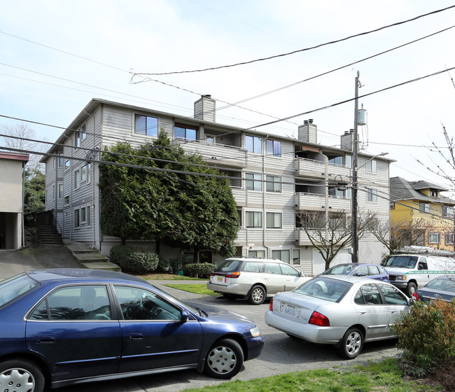 Quincy Apartments in Seattle, WA - Building Photo - Building Photo