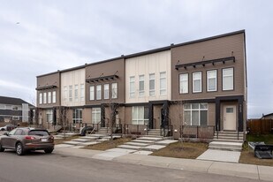 715 Savanna Landng NE in Calgary, AB - Building Photo