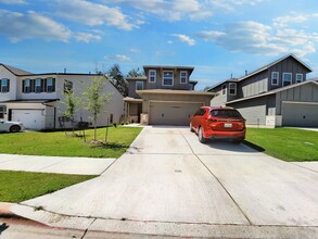 1111 Winnie Dr in Austin, TX - Building Photo - Building Photo