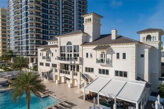 4779 Collins Ave, Unit 3301 in Miami Beach, FL - Building Photo - Building Photo