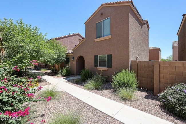 8224 W Illini St in Phoenix, AZ - Building Photo - Building Photo