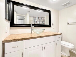 3083 N Oakland Forest Dr, Unit 306 in Oakland Park, FL - Building Photo - Building Photo