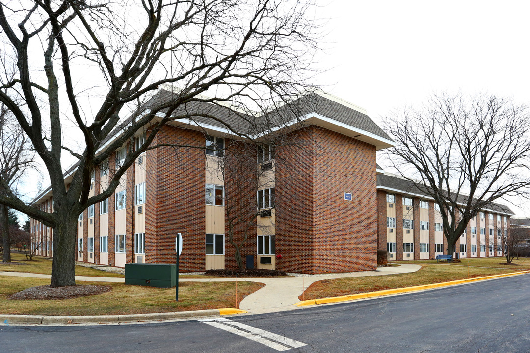 The Holmstad in Batavia, IL - Building Photo