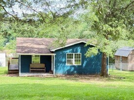 210 W James Cir in Hampton, GA - Building Photo