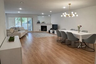 5315 Yarmouth Ave, Unit 101 in Encino, CA - Building Photo