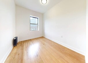 Carmine Street in New York, NY - Building Photo - Building Photo