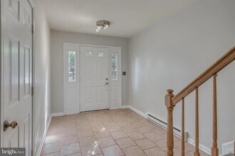 1026 Lindsay Ln in Hagerstown, MD - Building Photo - Building Photo