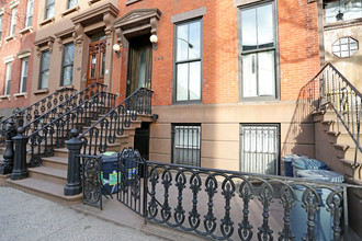 562 Henry St in Brooklyn, NY - Building Photo - Building Photo