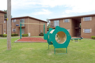 meadow park in Oklahoma City, OK - Building Photo - Building Photo