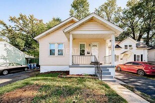3232 Dix Ave in Breckenridge Hills, MO - Building Photo