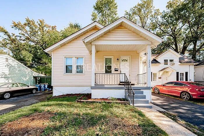 3232 Dix Ave in Breckenridge Hills, MO - Building Photo