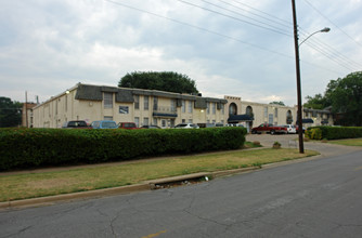 Wyndham Gardens in Dallas, TX - Building Photo - Building Photo