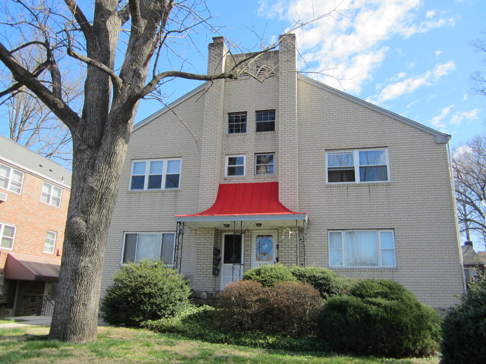 1229 Drexel Ave, Unit Apartment B in Drexel Hill, PA - Foto de edificio