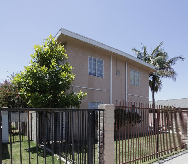 329 N Rose St in Anaheim, CA - Foto de edificio - Building Photo