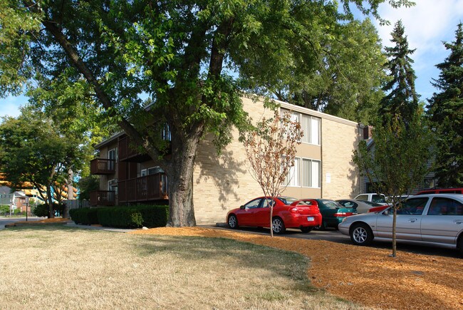 Albert Apartments in East Lansing, MI - Building Photo - Building Photo