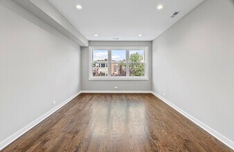 2553 W Summerdale Ave in Chicago, IL - Building Photo - Building Photo
