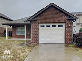 6313 Cathwick Ct in Mc Calla, AL - Building Photo