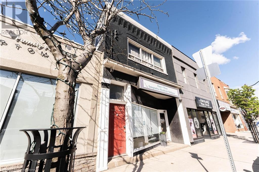 4993 King St in Lincoln, ON - Building Photo