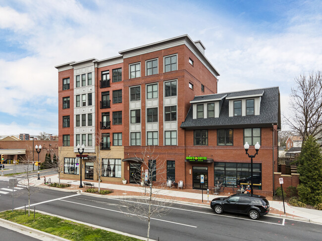 Columbia Place in Arlington, VA - Building Photo - Building Photo