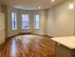 166 Newbury St in Boston, MA - Building Photo - Building Photo