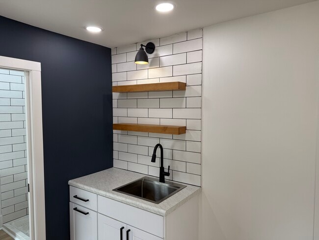 225 E Peru St, Unit 4 in Princeton, IL - Foto de edificio - Building Photo