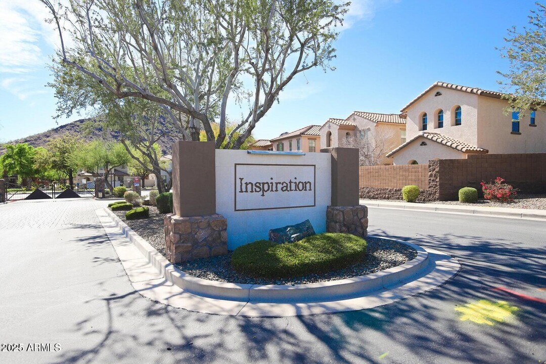 5318 W Chisum Trail in Phoenix, AZ - Building Photo