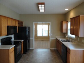 5805 Brookshadow Dr in Raleigh, NC - Foto de edificio - Building Photo