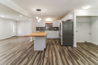 2631 Hillway Dr in Greensboro, NC - Building Photo - Building Photo